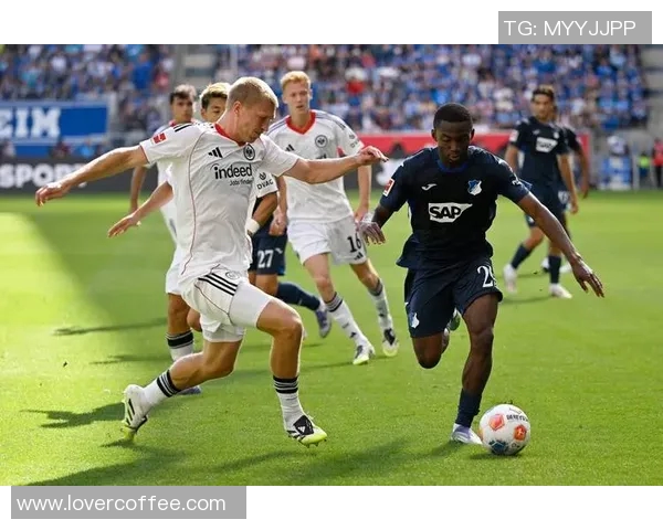 法兰克福足球的辉煌历程与未来展望：从德甲到欧洲赛场的崛起之路