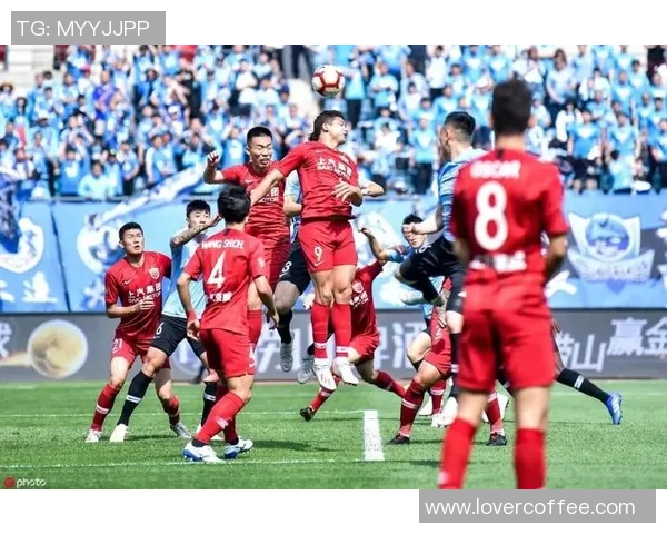 上海上港迎战大连一方争夺中超积分榜关键战役的精彩对决 上海上港迎战大连一方争夺中超积分榜关键战役的精彩对决